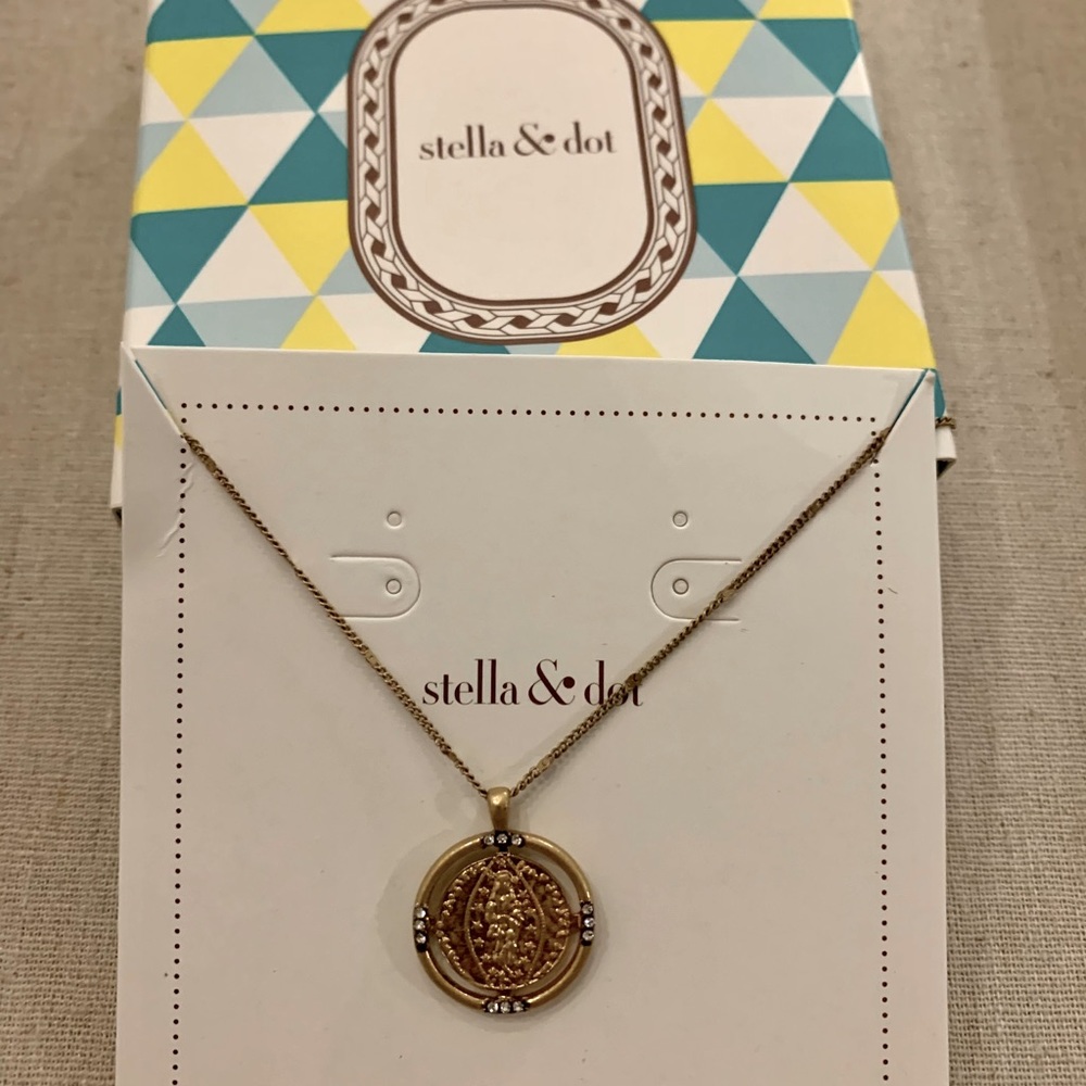 Stella & Dot Julia Coin Pendant
